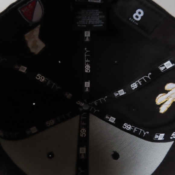 rare LA FC  hat MLS x NEW ERA 59fifty fitted sz 8 mickey hands - Picture 8 of 10